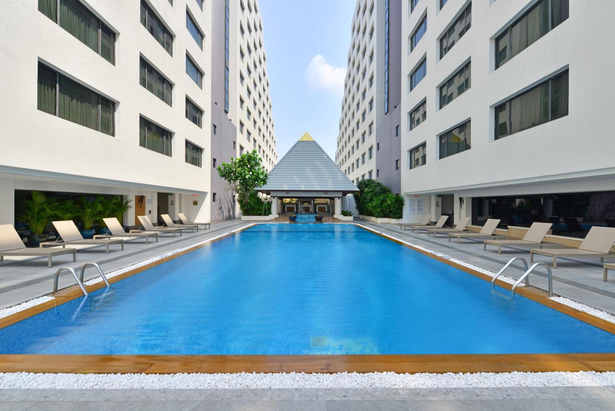 Twin Towers Hotel Bangkok Exteriör bild